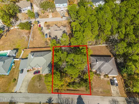 128 Country Club Dr, Pass Christian, MS 39571