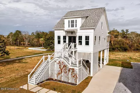 112 Cedar Ave, Pass Christian, MS 39571