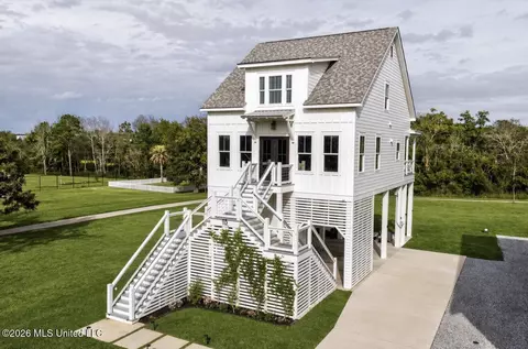 112 Cedar Ave, Pass Christian, MS 39571