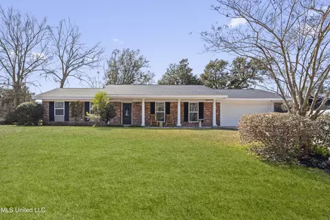 1209 Hammersmith Ln, Ocean Springs, MS 39564