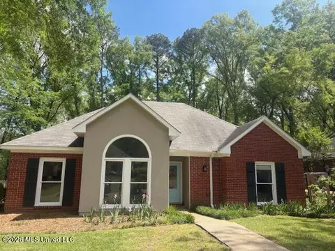 320 Woodrun Dr, Ridgeland, MS 39157