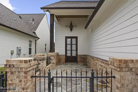 Exterior - 226 Port Arbor, Brandon, MS 39047 photo 4 of 7