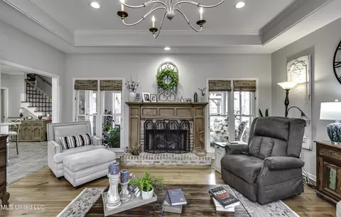 Living - 602 Cliffview Dr, Brandon, MS 39047 photo 5 of 5