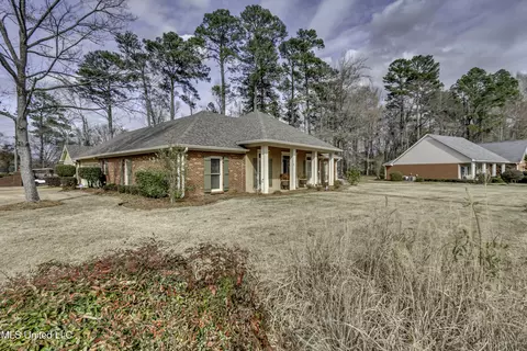 Exterior - 602 Cliffview Dr, Brandon, MS 39047 photo 5 of 17