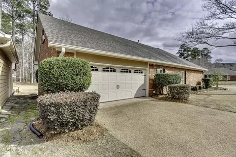 Exterior - 602 Cliffview Dr, Brandon, MS 39047 photo 6 of 17