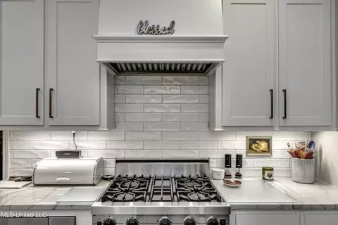 Kitchen - 602 Cliffview Dr, Brandon, MS 39047 photo 5 of 7