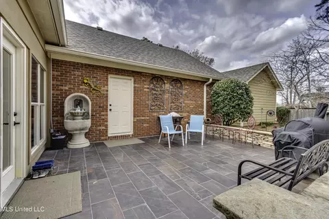 Exterior - 602 Cliffview Dr, Brandon, MS 39047 photo 8 of 17