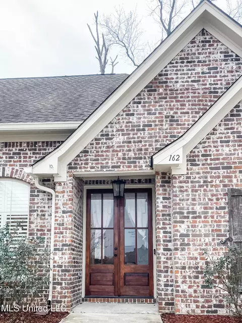 162 Sweetbriar Cir, Canton, MS 39046