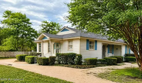 301 W Harding Ave, Greenwood, MS 38930