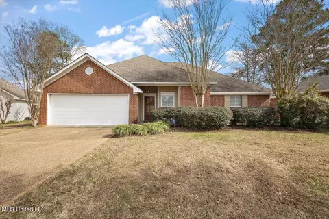 318 Greensboro Dr, Brandon, MS 39047