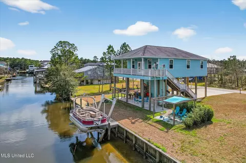 4056 Teal St, Bay Saint Louis, MS 39520