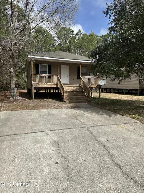 6192 E Ridley St, Bay Saint Louis, MS 39520