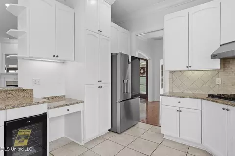 Kitchen - 107 Belle Pointe, Madison, MS 39110 photo 5 of 5