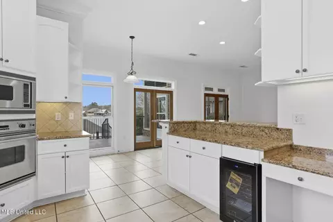 Kitchen - 107 Belle Pointe, Madison, MS 39110 photo 4 of 5