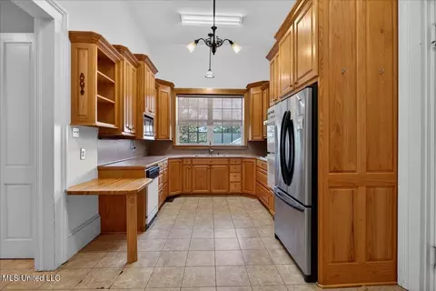 Kitchen - 504 W Railroad Ave, Summit, MS 39666 photo 1 of 2