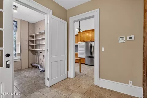 Entry Way - 504 W Railroad Ave, Summit, MS 39666 photo 3 of 4