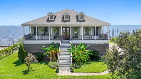 6619 Belle Fontaine Dr, Ocean Springs, MS 39564