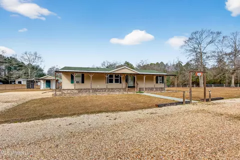 121 Lavelle Odom Rd, Poplarville, MS 39470