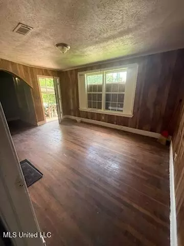 Living - 116 Treehaven Dr, Jackson, MS 39212 photo 1 of 1