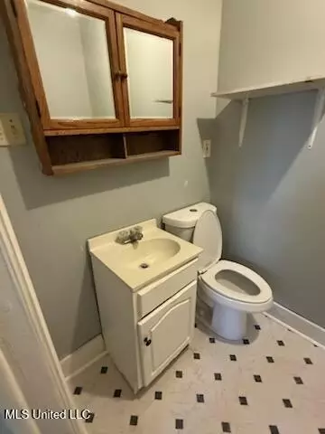 Bath - 116 Treehaven Dr, Jackson, MS 39212 photo 1 of 2