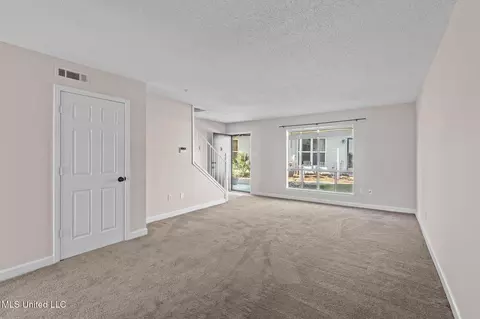 Living - 550 Post Rd #1002, Ridgeland, MS 39157 photo 1 of 4