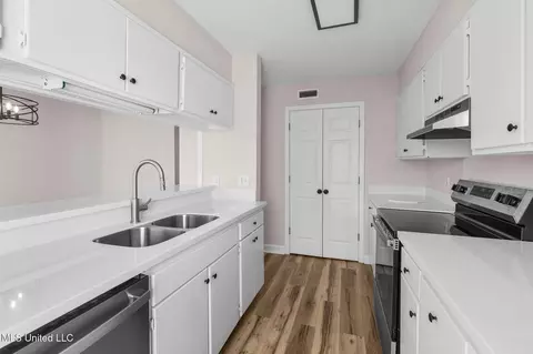 Kitchen - 550 Post Rd #1002, Ridgeland, MS 39157 photo 4 of 4