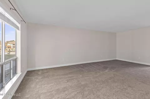 Living - 550 Post Rd #1002, Ridgeland, MS 39157 photo 2 of 4
