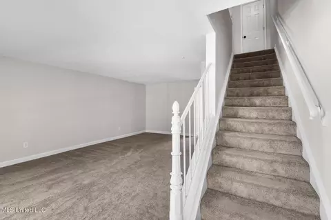 Living - 550 Post Rd #1002, Ridgeland, MS 39157 photo 4 of 4