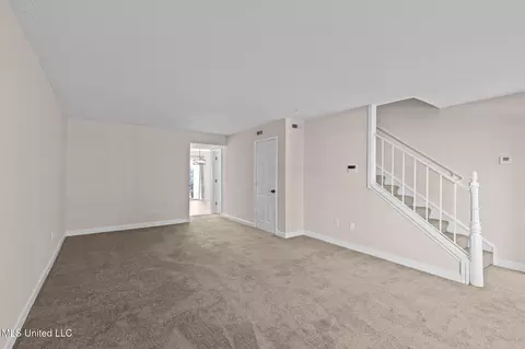 Living - 550 Post Rd #1002, Ridgeland, MS 39157 photo 3 of 4