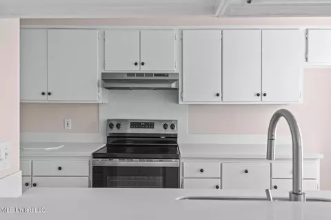 Kitchen - 550 Post Rd #1002, Ridgeland, MS 39157 photo 1 of 4