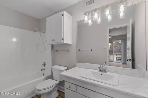 Bath - 550 Post Rd #1002, Ridgeland, MS 39157 photo 2 of 3