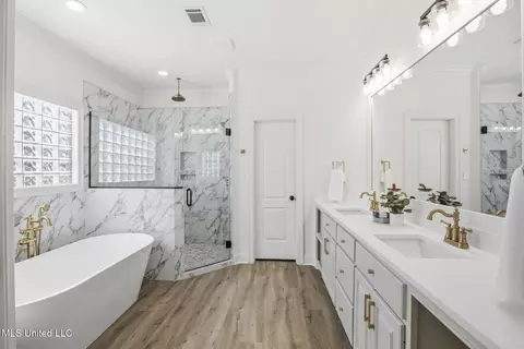 Bath - 314 Fox Holw, Canton, MS 39046 photo 1 of 8