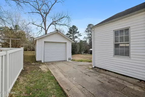 Exterior - 415 S 5th St, Mccomb, MS 39648 photo 3 of 6