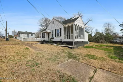 Exterior - 415 S 5th St, Mccomb, MS 39648 photo 1 of 6