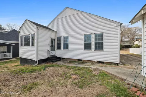 Exterior - 415 S 5th St, Mccomb, MS 39648 photo 4 of 6