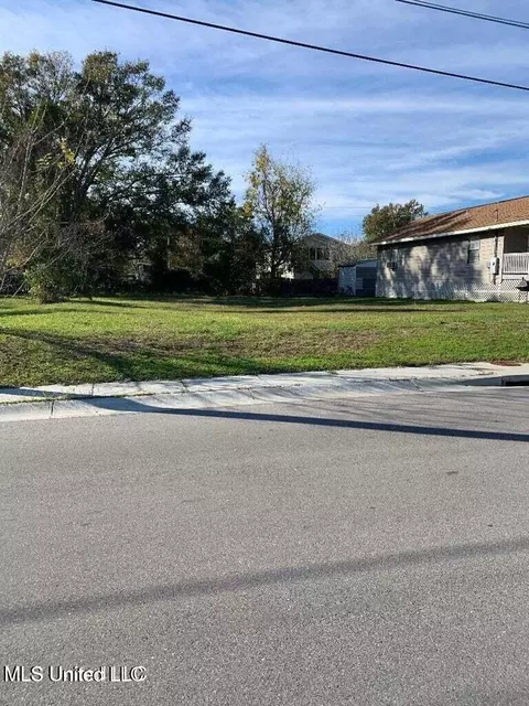 187 Maple St, Biloxi, MS 39530