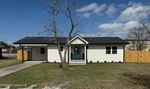 555 Saint John St, Bay Saint Louis, MS 39520