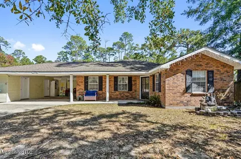 1540 Waveland Ave, Waveland, MS 39576