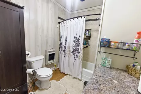 Bath - 608 E Railroad Ave, Gloster, MS 39638 photo 1 of 1