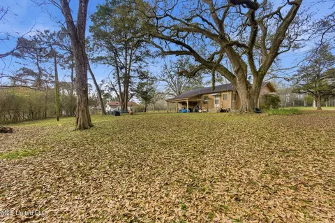 Exterior - 608 E Railroad Ave, Gloster, MS 39638 photo 4 of 4