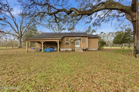 Exterior - 608 E Railroad Ave, Gloster, MS 39638 photo 3 of 4
