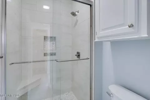 Bath - 219 Northwind Dr, Brandon, MS 39047 photo 3 of 7