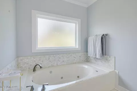 Bath - 219 Northwind Dr, Brandon, MS 39047 photo 2 of 7