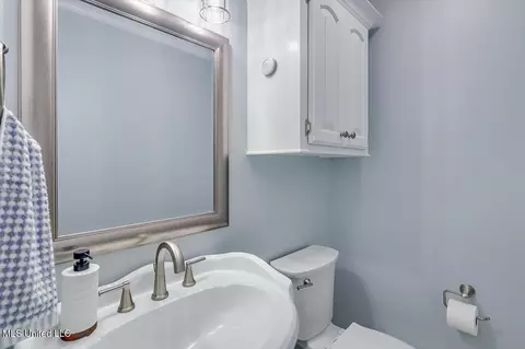 Bath - 219 Northwind Dr, Brandon, MS 39047 photo 5 of 7