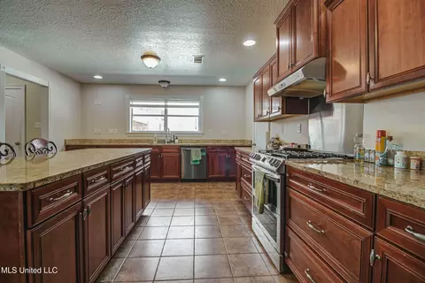 Kitchen - 17113 E Spring Lake Dr, Vancleave, MS 39565 photo 6 of 7