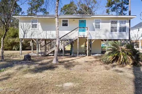 101 Poindexter Dr, Pass Christian, MS 39571