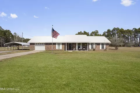 608 Hogan St, Waveland, MS 39576