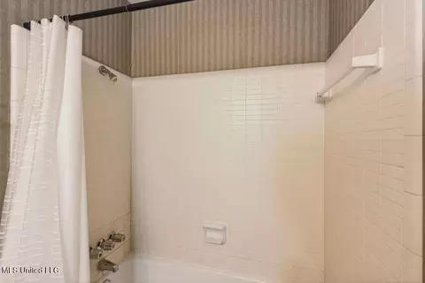 Bath - 3861 River Pine Dr, Moss Point, MS 39563 photo 3 of 3