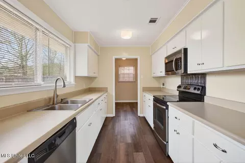 Kitchen - 3861 River Pine Dr, Moss Point, MS 39563 photo 1 of 2