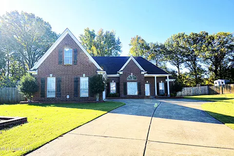5715 Grove Ln, Horn Lake, MS 38637